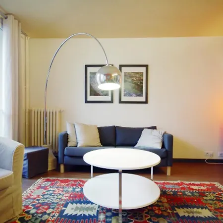 Nice 2 Bedrooms For 3 Persons In The Marais Area Appartamento *